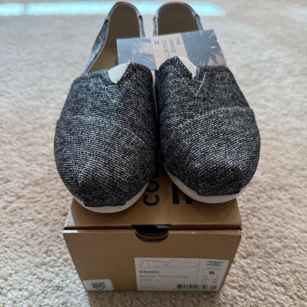 Brand New Toms Classic Shoe (Size 9)